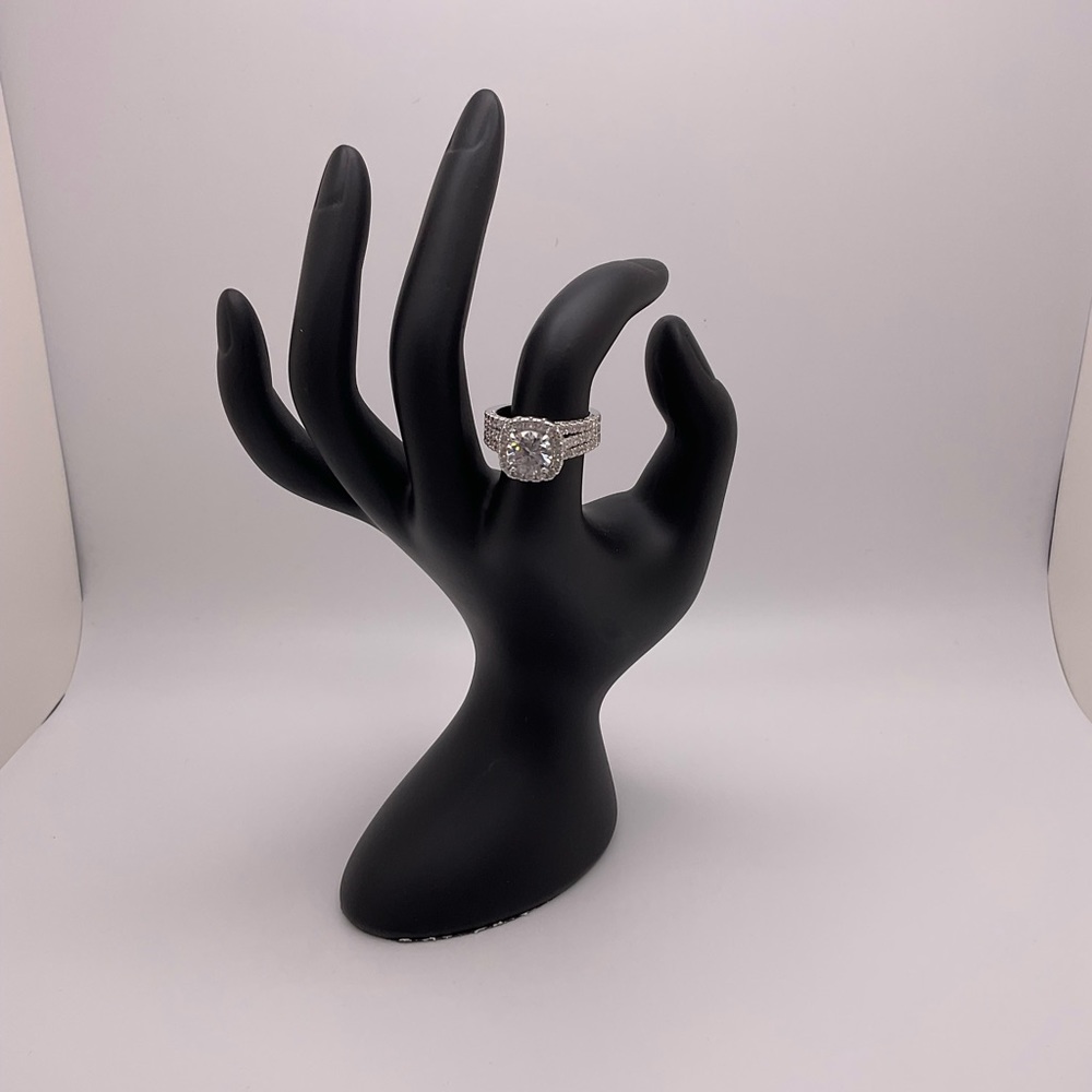 Gorgeous .925 Sterling silver ring